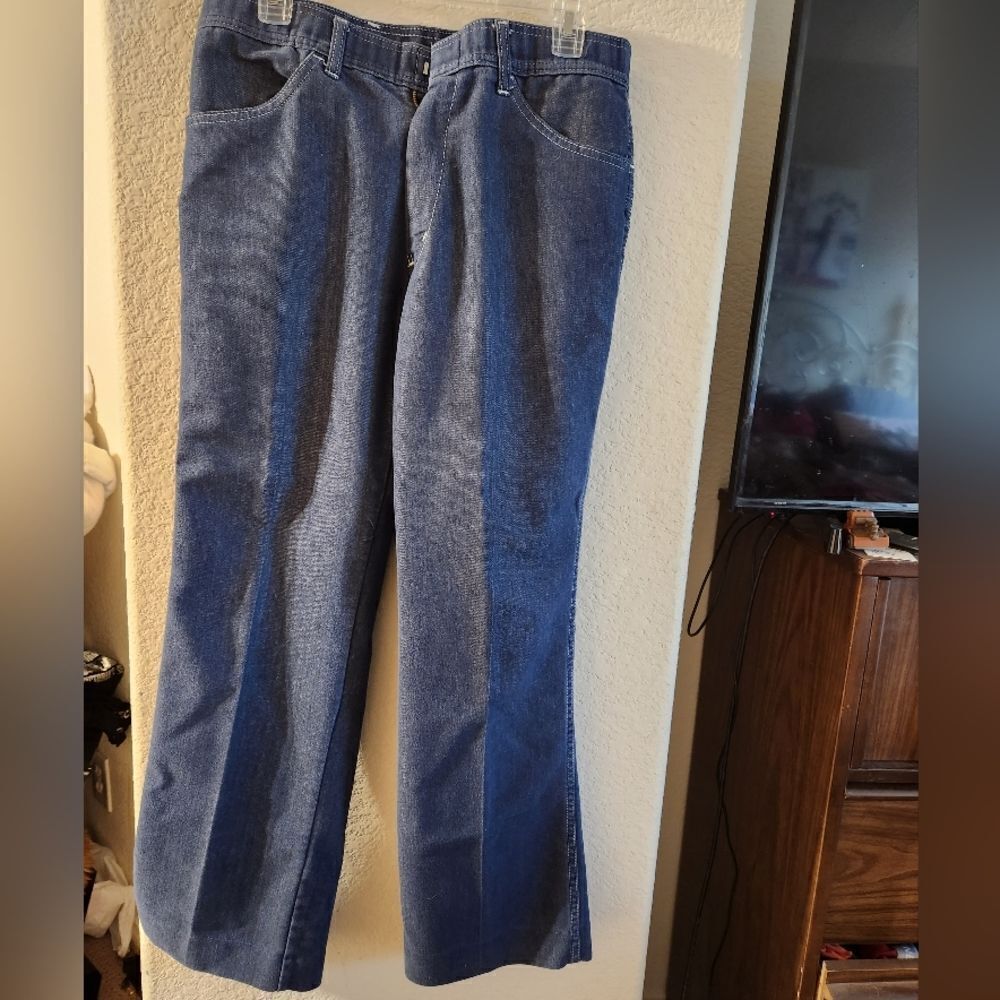 Nice blue jeans missing button/size